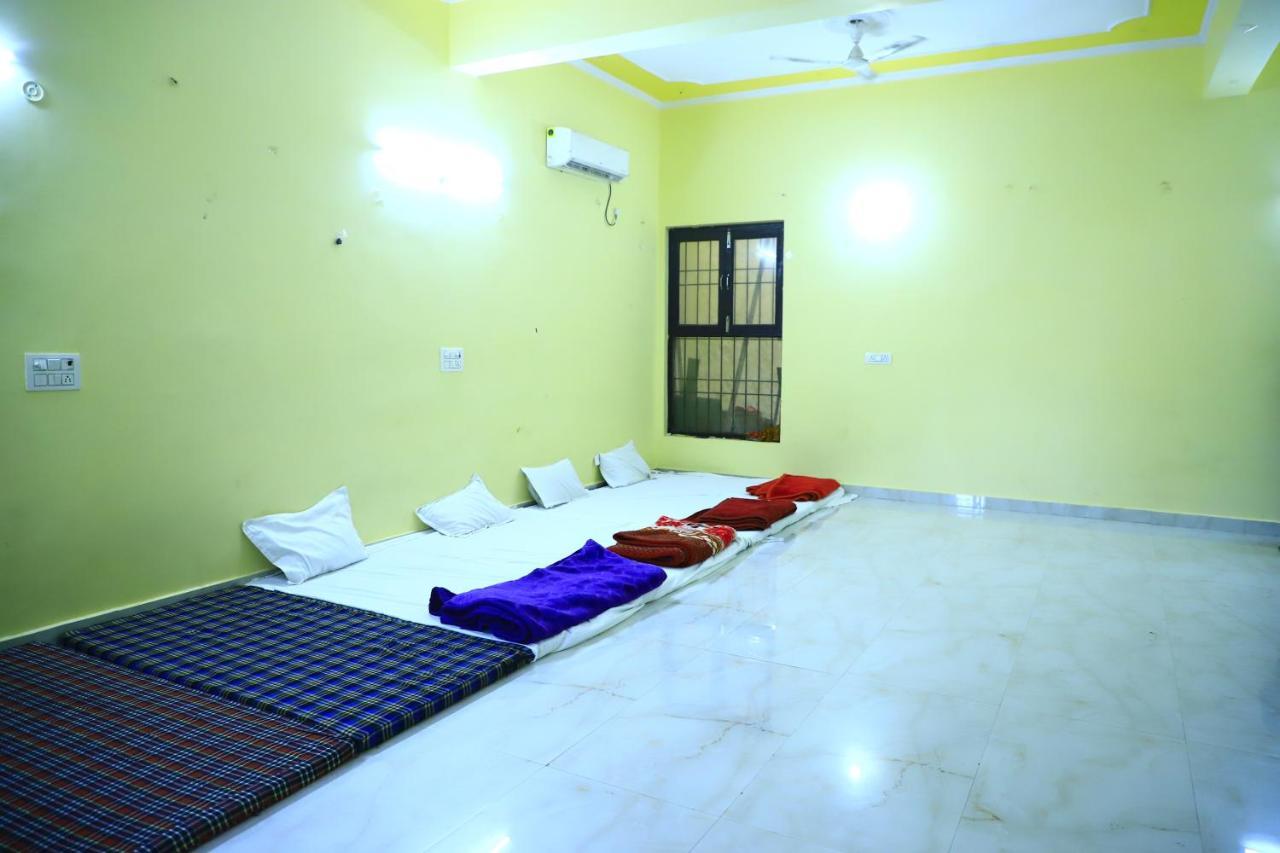 Shivraj Homestay ماثورا المظهر الخارجي الصورة