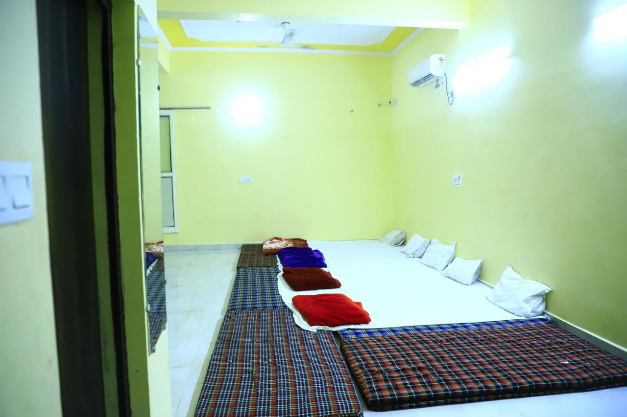 Shivraj Homestay ماثورا المظهر الخارجي الصورة