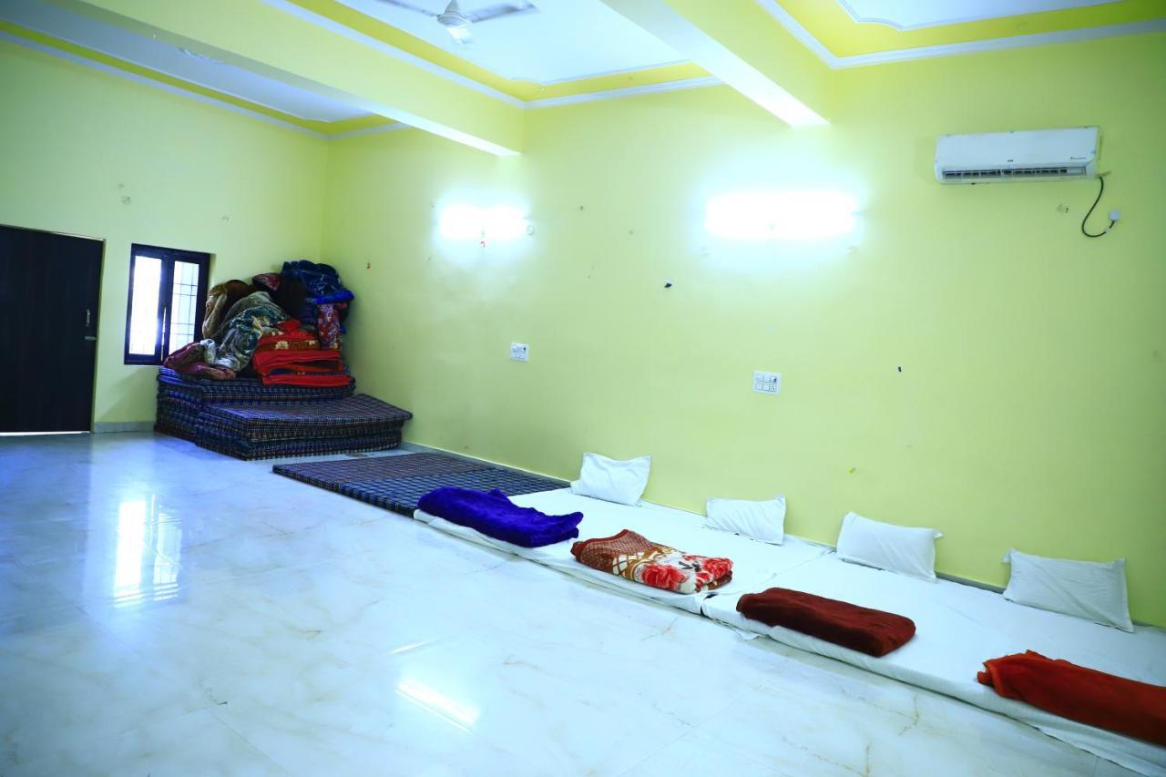 Shivraj Homestay ماثورا المظهر الخارجي الصورة