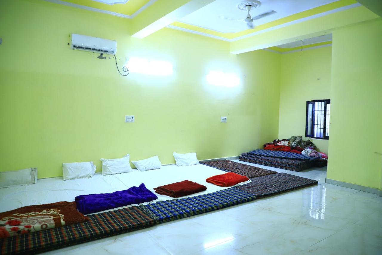 Shivraj Homestay ماثورا المظهر الخارجي الصورة