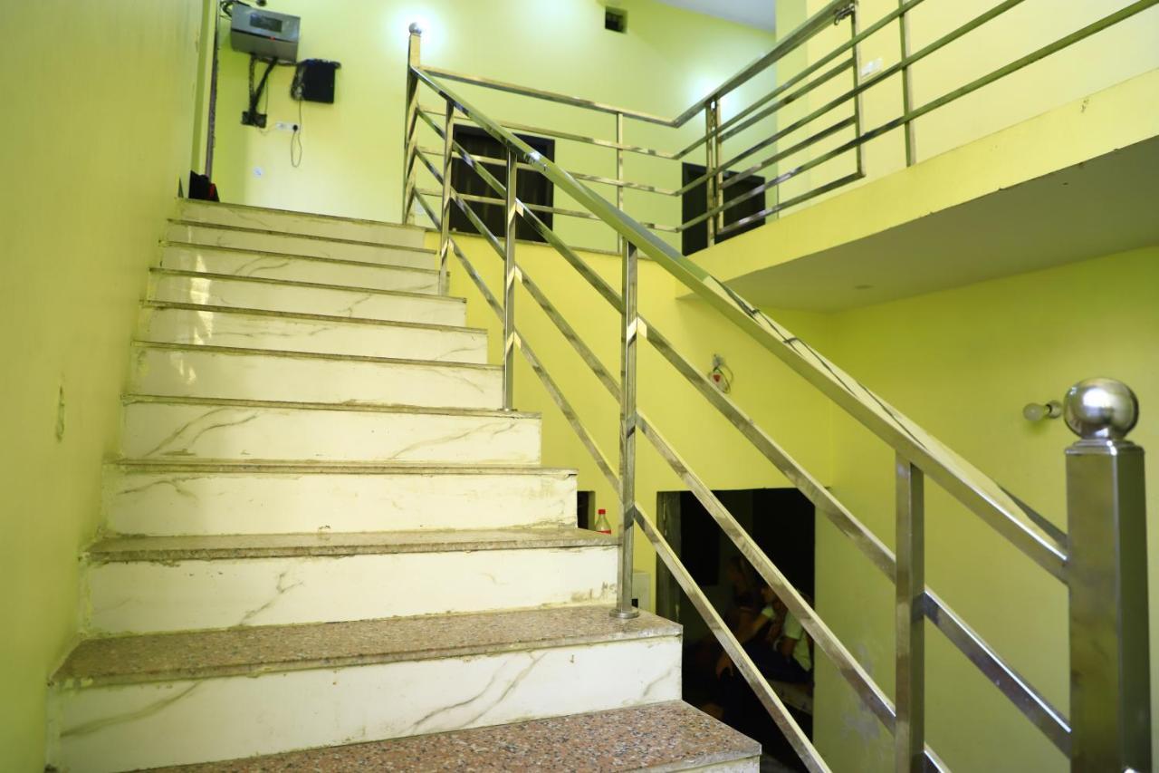 Shivraj Homestay ماثورا المظهر الخارجي الصورة