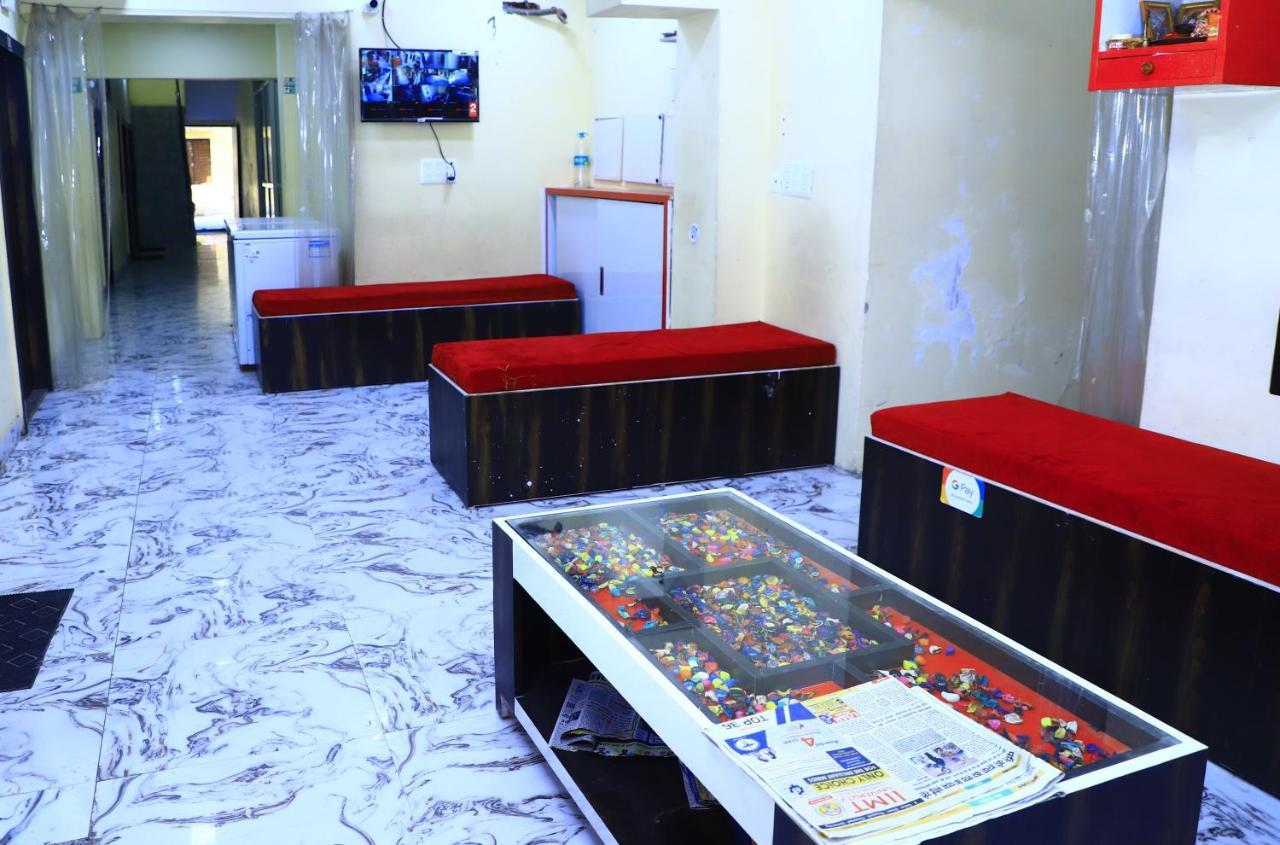 Shivraj Homestay ماثورا المظهر الخارجي الصورة
